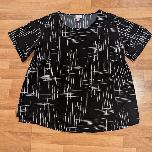 Isabel Maternity by Ingrid & Isabel Tops - Isabel Maternity Blouse in Black and White Geometric Print in M